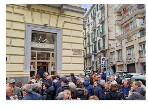 Luce, a livraria emotiva de Nápoles que organiza livros a partir das emoções