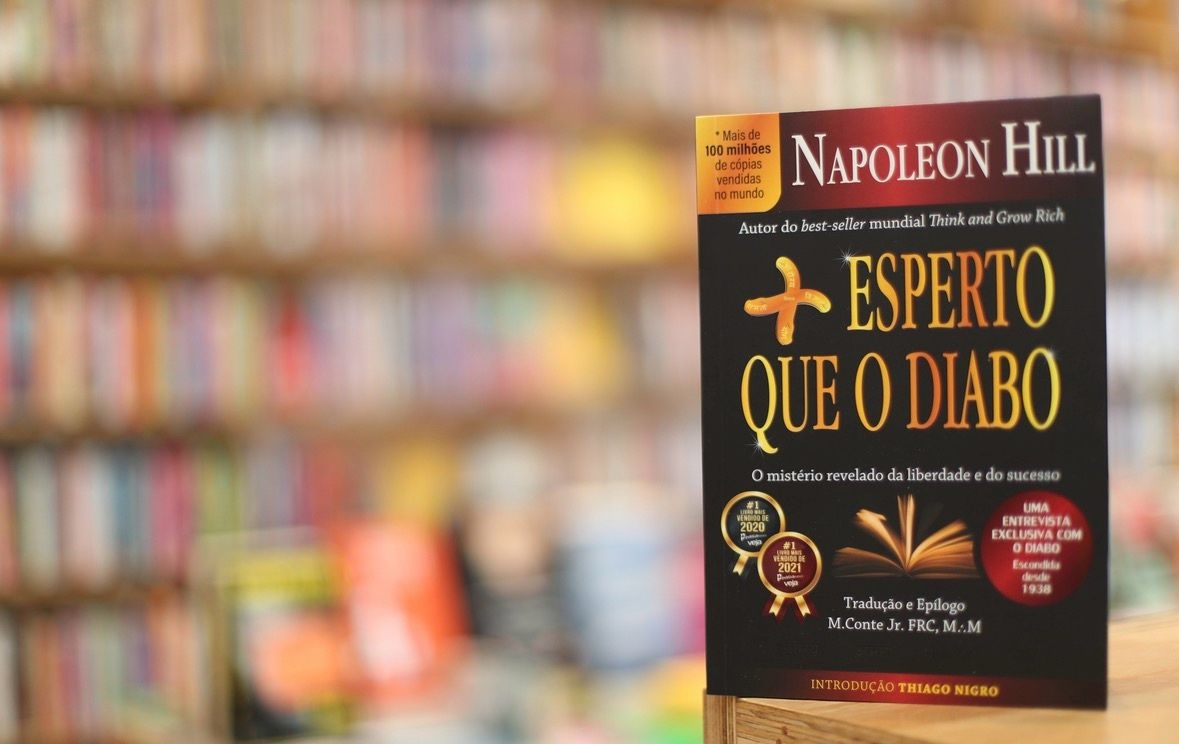 O livro é “Mais Esperto que o Diabo”, de Napoleon Hill